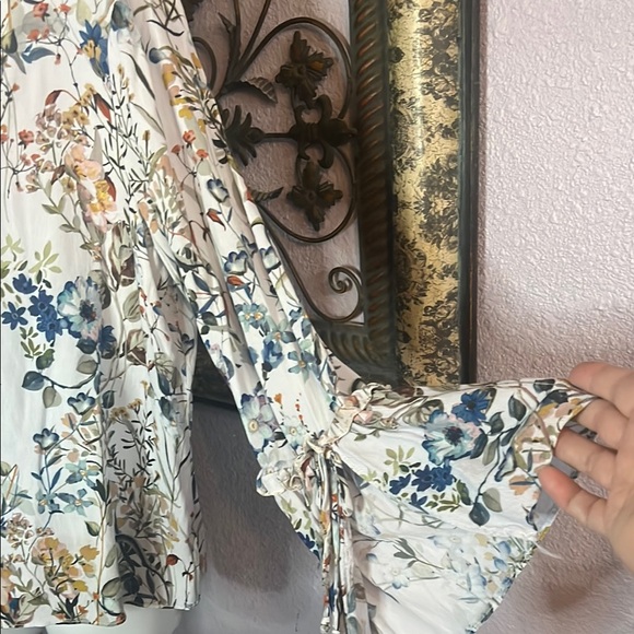 Karen Kane Top -Floral Print Long Bell Sleeve Scoop Neck - must have - Sz XL - Picture 4 of 8